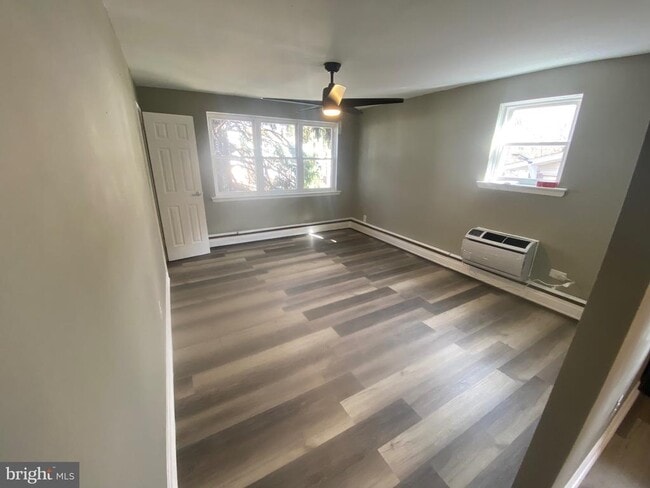 Photo - 326 Van Kirk St