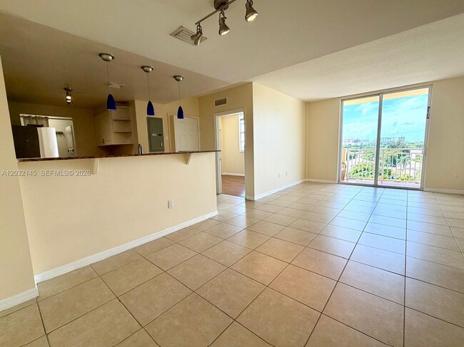 Building Photo - 215 SW 42nd Ave Unit 708