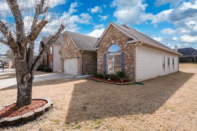 Photo - 2520 Stonecreek Trail