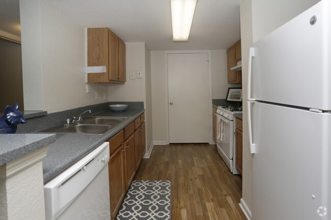 Madelyn Oaks Apartments