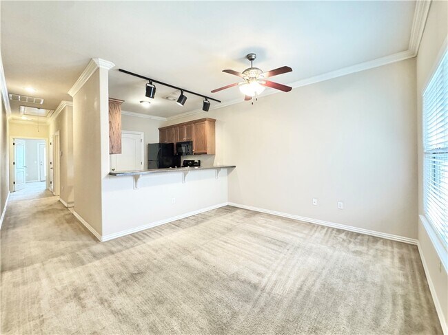 Photo - 2131 N Crossover Rd Unit 203