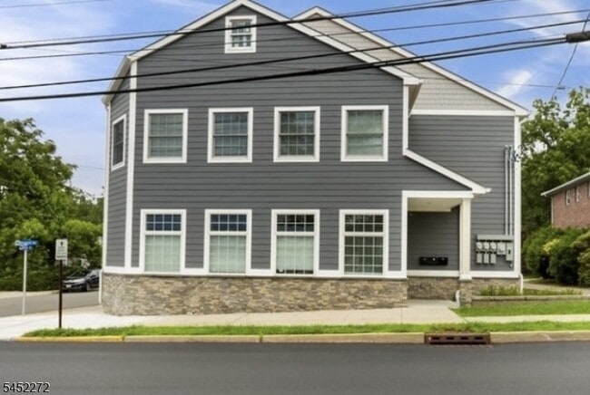 627 Bloomfield Ave Unidad A