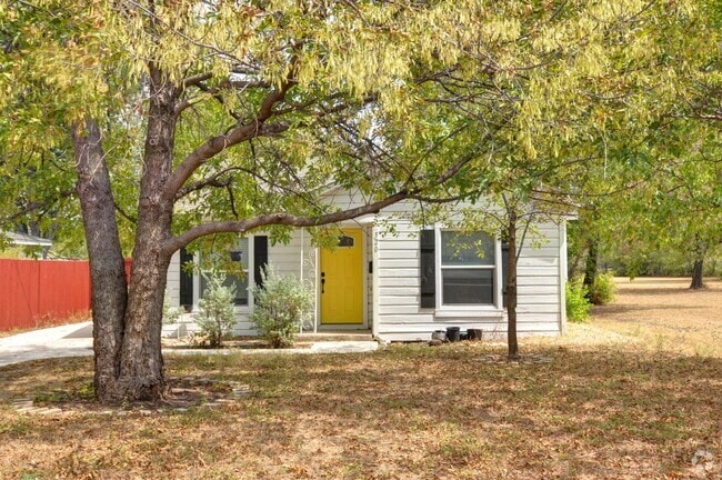 Building Photo - Cute house in White Settlement - Coming Soon