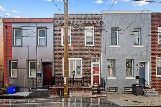3 Bedroom Rowhouse For Rent - New Bold - 3 Bedroom Rowhouse For Rent - New Bold