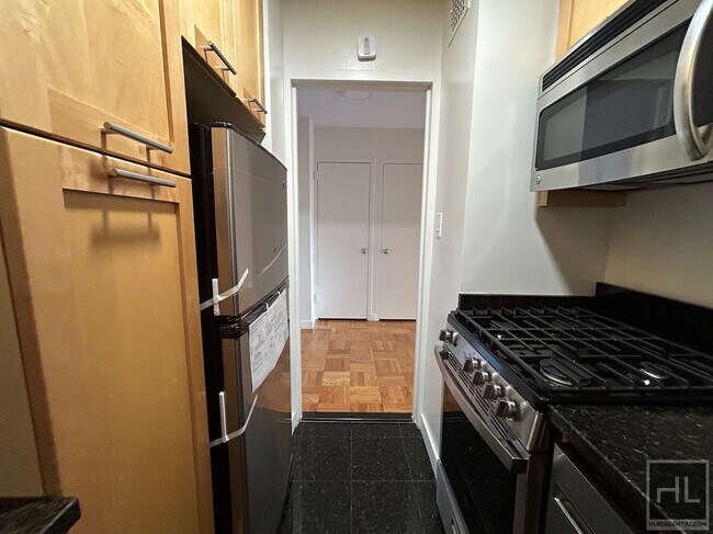 Photo - Fourth Avenue Unidad 12J