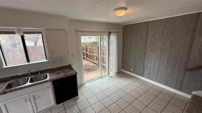 Photo - 9019 Sawtooth Ln