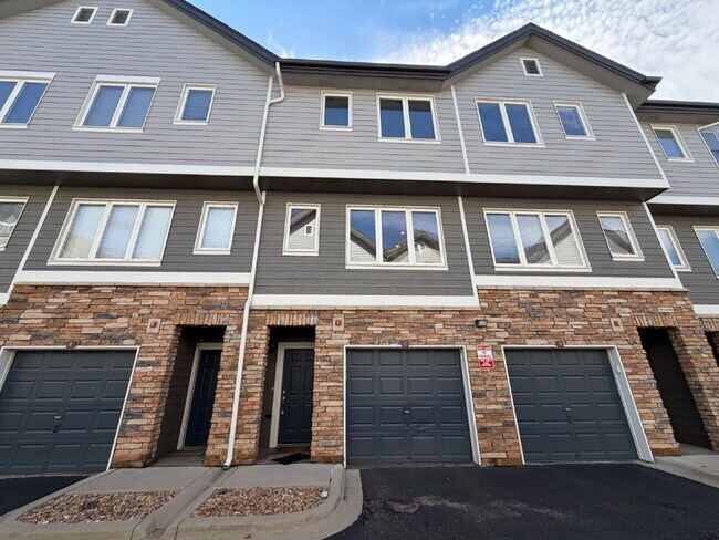 Building Photo - "Charming 2-Bed, 2-Bath Townhouse in Littleton's Sought-After Riverwalk Community!"