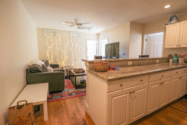 Photo - 66 Egmont St Unit 2