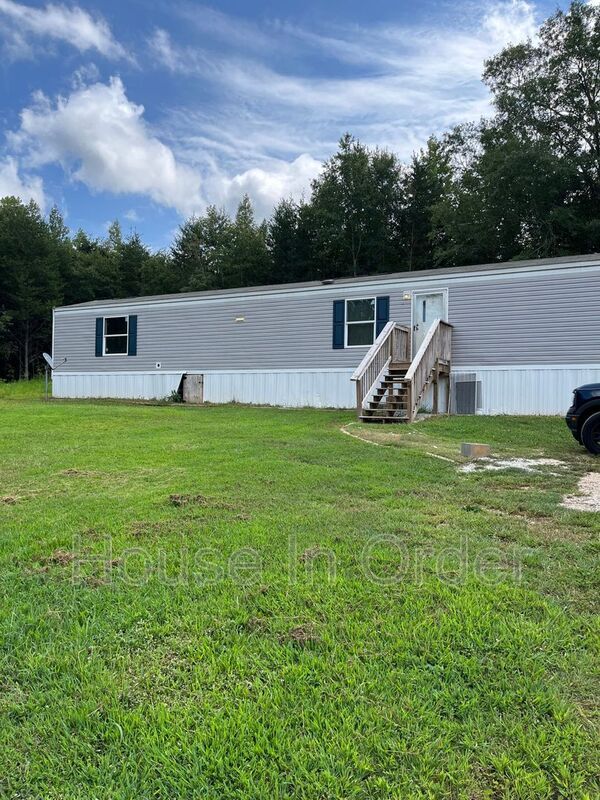 Building Photo - 124 Shamrock Park Dr