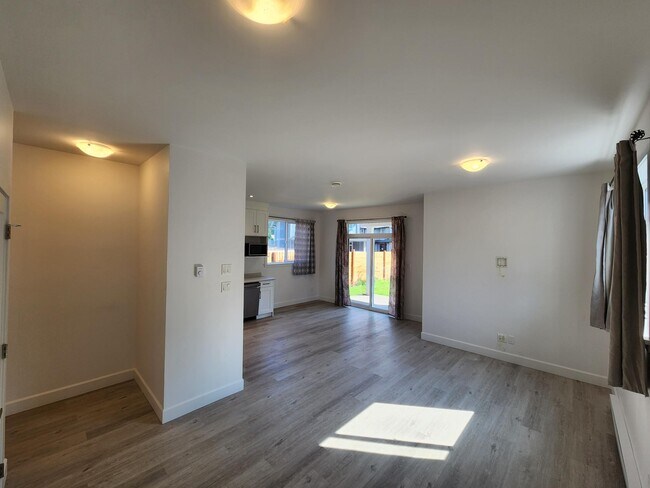 Photo - 5863 Deuchars Dr