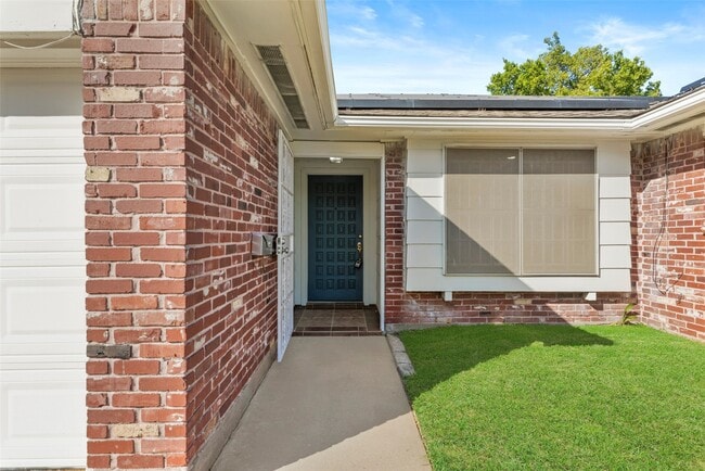 Photo - 8818 Edgemoor Dr