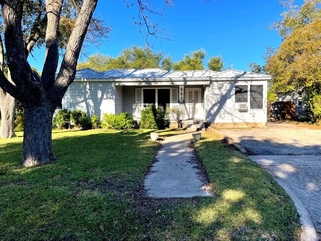 Building Photo - 1406 N 2nd St