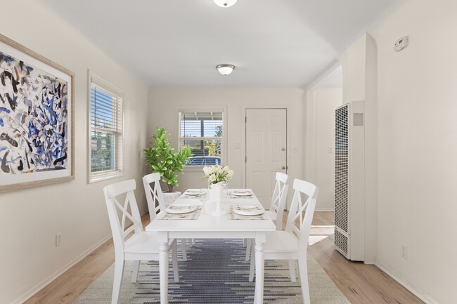 Photo - 2907 E Sawyer St