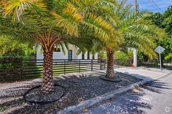 Building Photo - 120 NW 41st St Rental