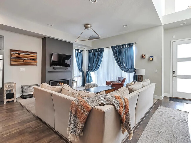 Photo - 1962 W 67th Pl