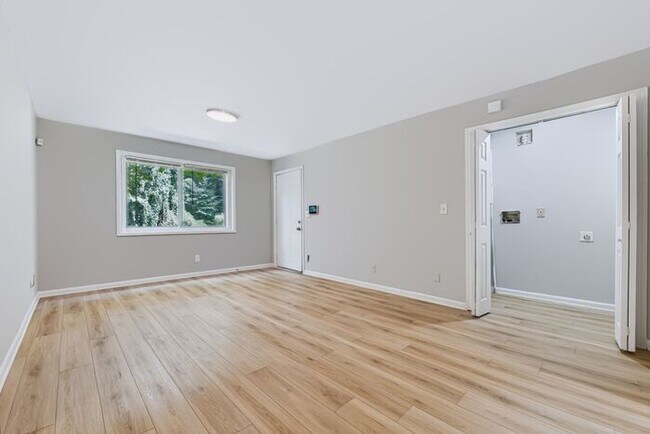 Photo - 1635 Line Cir