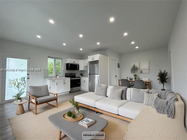 Building Photo - 1936 Normandy Dr Unit 10