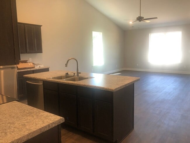 Building Photo - 2 Bed, 2 Bath in Alpine Meadow!