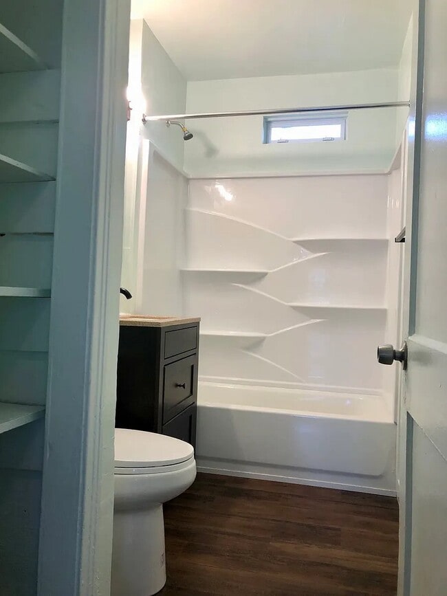 Photo - 1109 W 41st St