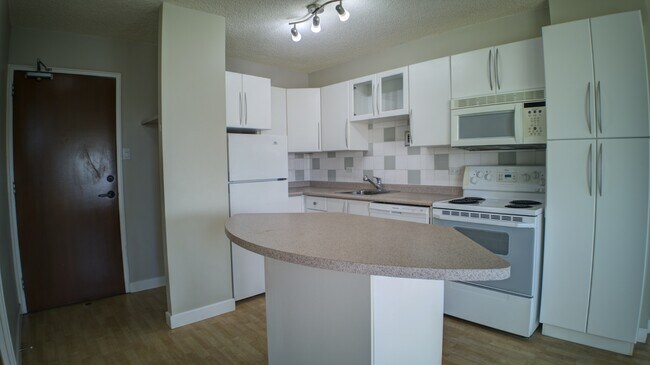 Photo - 11147 Whyte Ave NW Unit 903