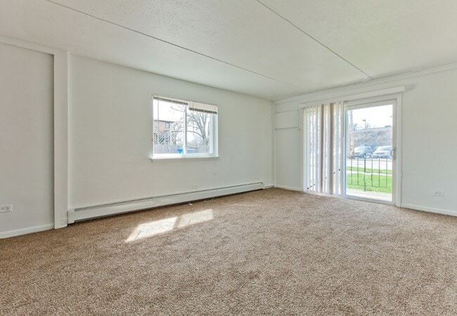 Photo - 10 W 137th ST Riverdale, IL 60827