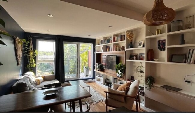 Building Photo - 5814 Rue De Bordeaux Unit 5814 de bordeaux #301