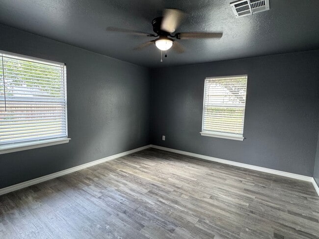 Photo - 406 G St