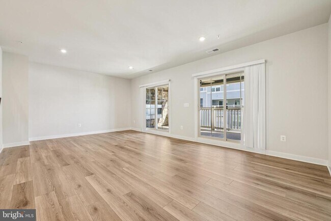 Photo - 2528 VERONA Pl