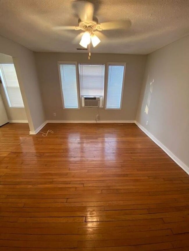 Large 1,000 sq. ft One Bedroom