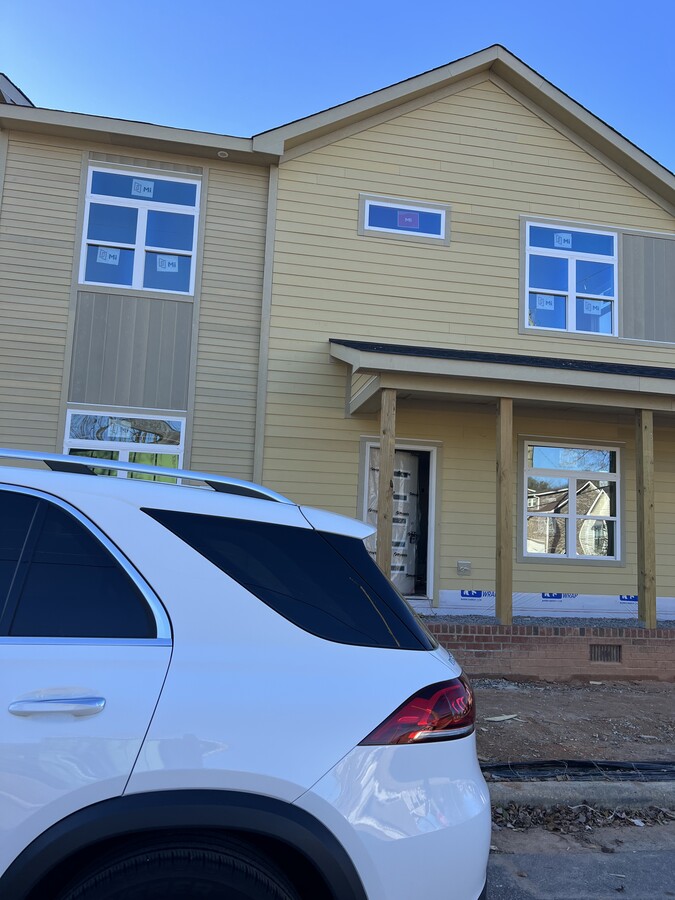 Photo - 110 E Lee St Townhome