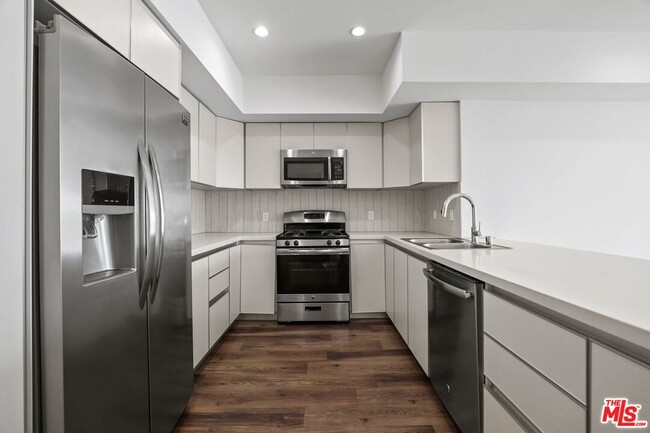 Building Photo - 1233 S Westgate Ave Unit 207 Rental