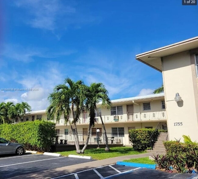 Building Photo - 1755 NE 116th Rd Unit 8 Rental
