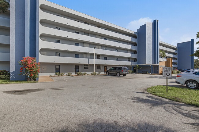 Building Photo - 5201 NW 2nd Ave Unit 2130