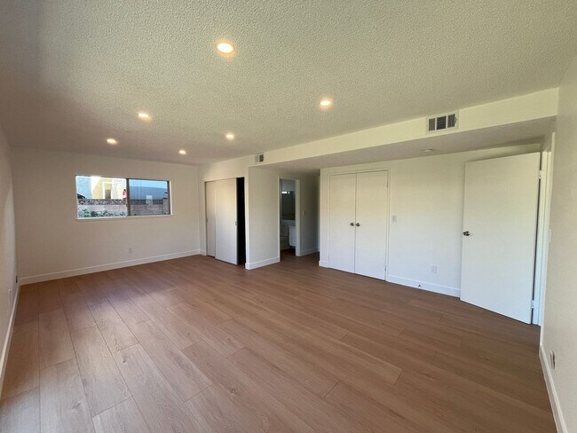Photo - Flexible floorplan - Simi Valley 3+3 w/bonus room + EV charger!