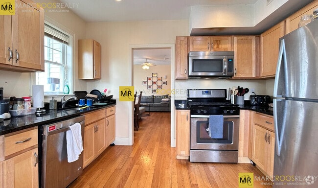 Building Photo - 73 Brooks St Unit #2 Rental