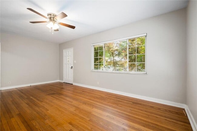 Photo - 321 Thornhill Cir