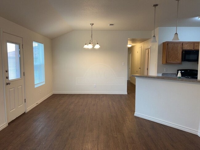 Photo - 1500 Justin Lp