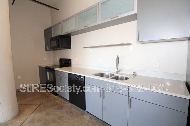 Building Photo - 8125 Michigan Ave Unit 214