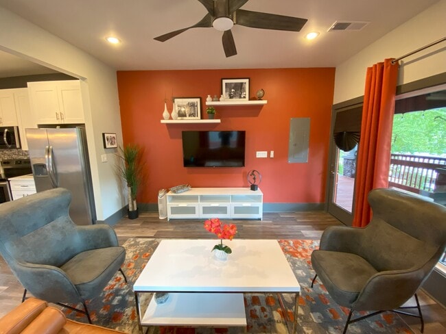 Photo - 762 Moreland Ave SE