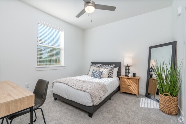 2BR, 2BA - 983SF - Primary Bedroom