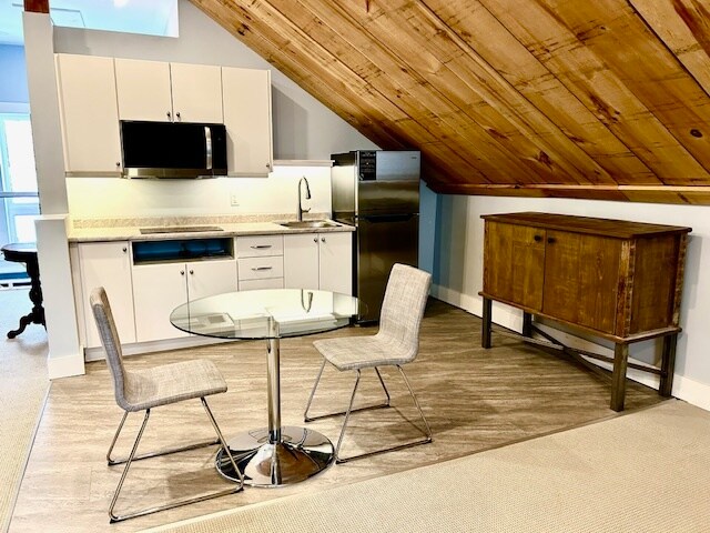 Photo - 87 Main Street North