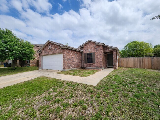 3/2/2 in Wendover Farms /No Carpet / Fenc... - 3/2/2 in Wendover Farms /No Carpet /  Fenc... House