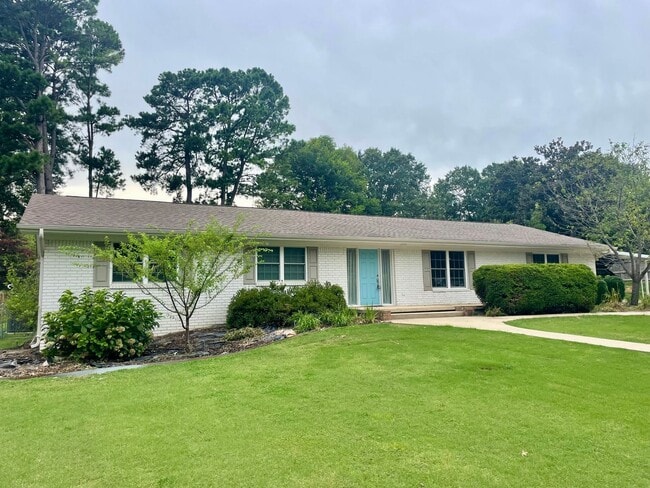 Building Photo - Turnkey Renovated Home!