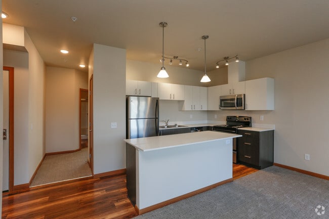 1BR, 1BA - 717 SF