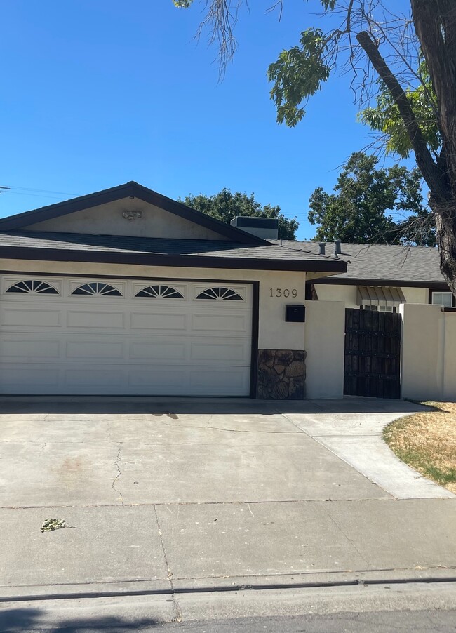 Photo - 1309 Cardinal St Casa