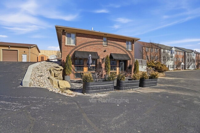 Photo - 1133 N Byrne Rd Unidad 4