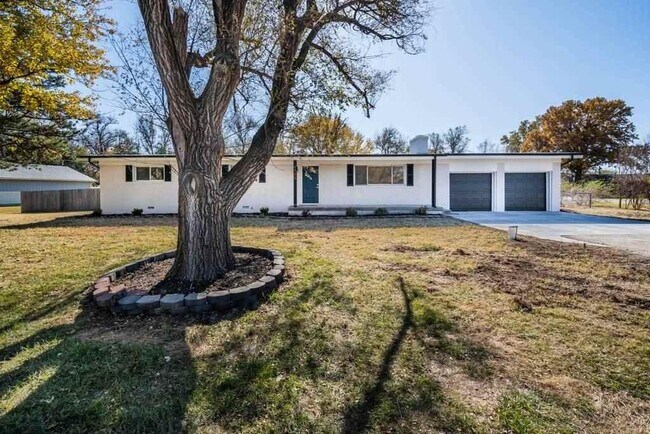 Photo - 6525 W University St