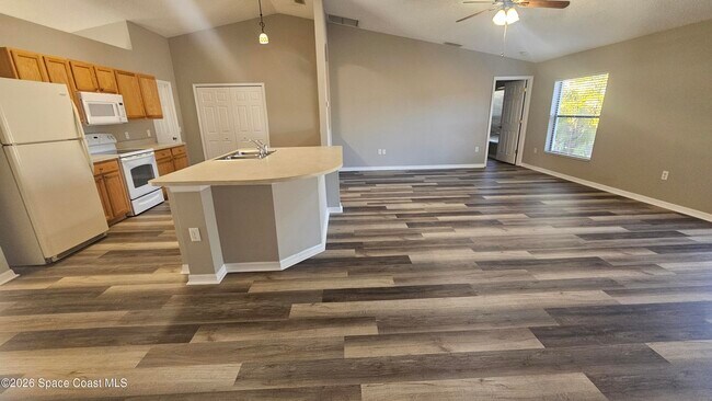 Photo - 249 Americana Blvd NE