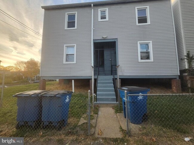 Building Photo - 1401 Staples St NE Unit 1 Rental