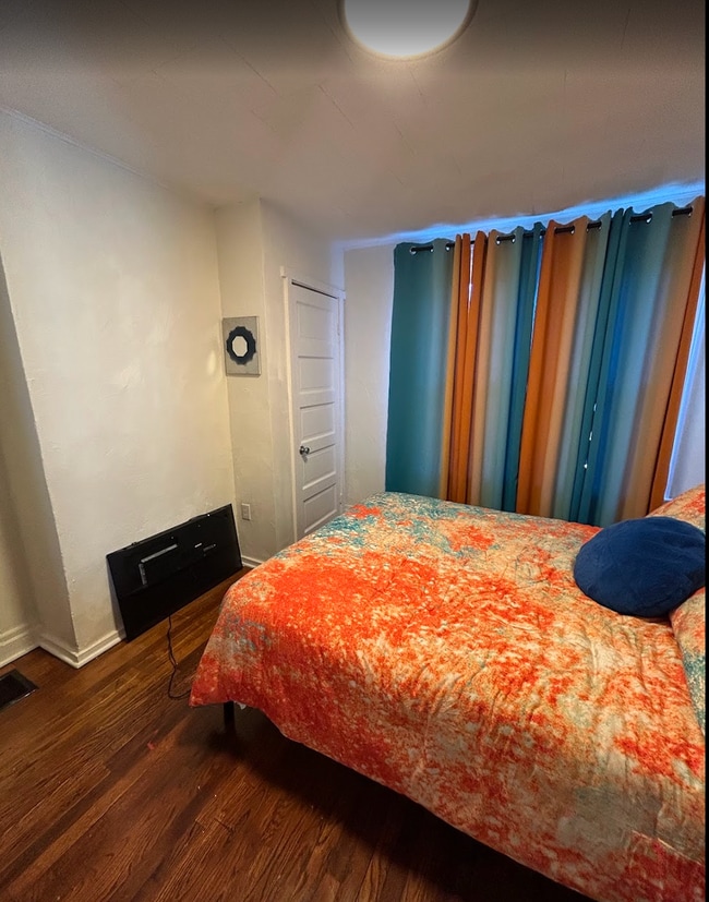 Building Photo - 2201 Beaver-Rooms Unit 2201 Beaver St RM 2